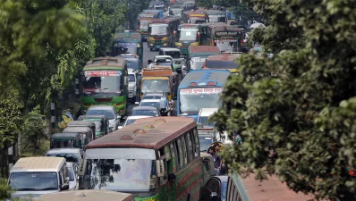 Vehicles are stuck on a road in Dhaka on Wednesday, October 30, 2024. Photo: Mehedi Hasan/Dhaka Tribune