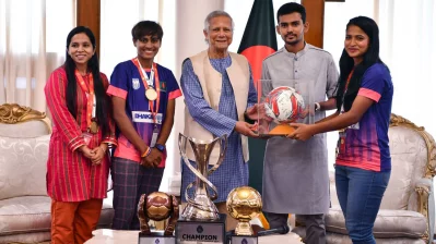 Chief Adviser Professor Dr Muhammad Yunus with the Bangladesh women`s football team at the State Guest House Jamuna on Saturday, November 2, 2024. Photo: Chief Adviser&rsquo;s&nbsp;Press&nbsp;Wing