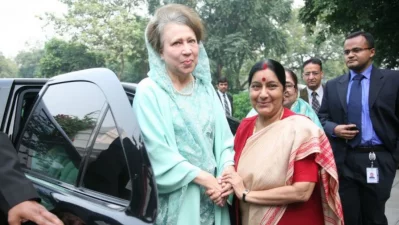 Khaleda Zia, with opposition leader Sushma Swaraj in Delhi on October, 2012. Photo: Bangla Tribune