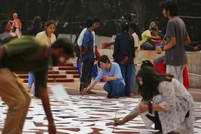 At the site, students of the Fine Arts department were painting intricate alpana motifs on the roads leading to the Shaheed Minar. Photo: Mehedi Hasan/Dhaka Tribune
