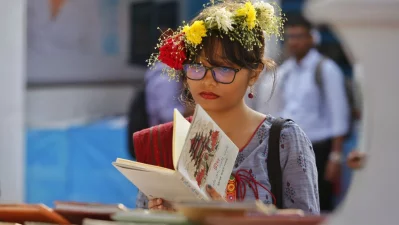 A massive crowd of readers and visitors was observed at the Amar Ekushey Boi Mela on Friday, February 21, 2025. Photo: Mehedi Hasan/Dhaka Tribune