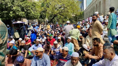 Tight security at Baitul Mukarram as law enforcement blocks Hizb ut-Tahrirs banned March for Khilafah program, Friday, March 7, 2025. Photo: Emdad Eamin/Dhaka Tribune
