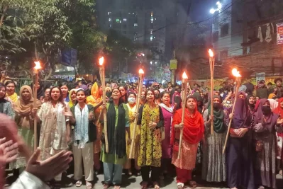 Jagannath University (JnU) students held a torch rally against rising rapes on Sunday, March 9, 2025. Photo: Dhaka Tribune