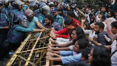 Police and protesters clash in front of the Intercontinental Hotel in the capital on Tuesday, March 11, 2025. Photo: Mehedi Hasan/Dhaka Tribune