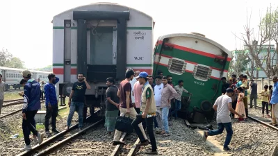 One train was entering, and the other was leaving the wash pit. Photo: Dhaka Tribune