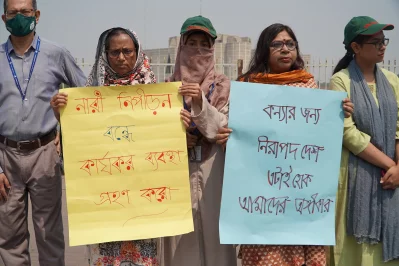 A human chain organized by TIB in front of the National Parliament at Manik Mia Avenue in the capital on Sunday, March 16, 2025. Photo: Dhaka Tribune