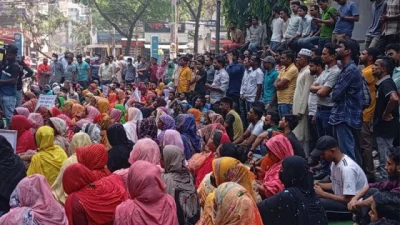 Workers dispute labor advisers statement, plans hunger march at 4pm, Thursday, March 28, 2025. Photo: Bangla Tribune