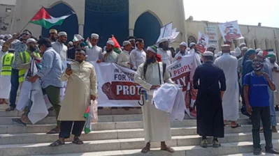 People stage a protest at Baitul Mukarram, denouncing the Israeli assault on Palestine and calling for justice and peace. Photo: Bangla Tribune