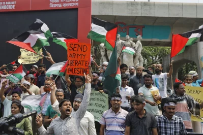 Hundreds of students stage a protest at TSC, denouncing the Israeli assault on Palestine and calling for justice and peace. Photo: Ahadul Karim Khan/Dhaka Tribune