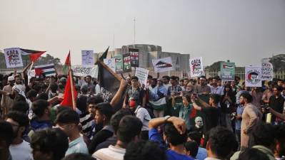 A mass protest rally is held on Manik Mia Avenue in the capital in protest of Israel’s brutal attacks on Palestine and in support of the general strike called by the people of Gaza on Monday, April 7, 2025. Photo: Mehedi Hasan Opu/Dhaka Tribune
