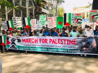 Jagannath University teachers and students at the March for Palestine rally on Thursday, April 10, 2025. Photo: Dhaka Tribune