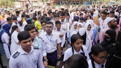 SSC candidates can be seen entering their exam centre at Azimpur Government Girls` School and College on April 10, 2025. Photo: Ahadul Karim Khan/Dhaka Tribune