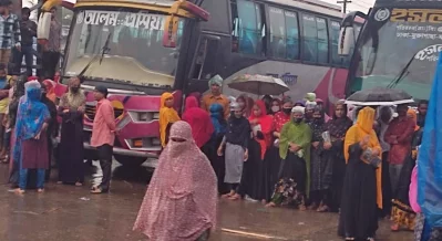 Dhaka-Mymensingh highway faces heavy traffic congestion due to HCD garments protest. Photo: Md Raihanul Islam Akand