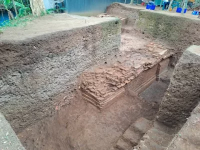 Ancient structure unearthed during excavation in Comilla on Monday, May 5, 2025. Photo: Dhaka Tribune