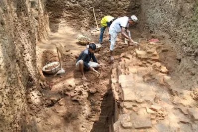 Ancient structure unearthed during excavation in Comilla on Monday, May 5, 2025. Photo: Dhaka Tribune
