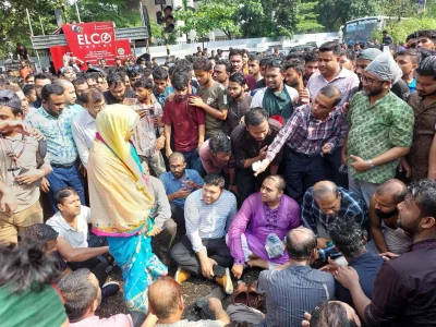 JnU students launched their Long March to Jamuna campaign. Photo: Dhaka Tribune