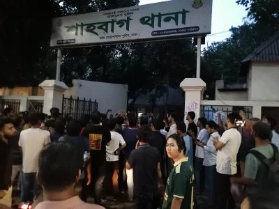 Students under the banner of Students Against Terrorism surround Shahbagh police station after holding a protest rally at Aparajeyo Bangla, demanding justice for Shahriar Alam Shammos murder and the resignation of Dhaka Universitys vice-chancellor and proctor on Thursday, May 15, 2025. Photo: Dhaka Tribune