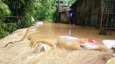 Continuous rainfall and heavy upstream flow from Indias Barak River have caused breaches in the Kushiyara River embankment in Zakiganj, Sylhet flooding three areas on Monday, June 2, 2025. Photo: Dhaka Tribune