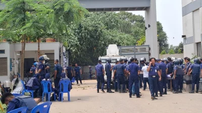 At least 25 were injured in a clash after workers besieged a Sreepur factory over a workers death, prompting army and police deployment to restore order on Tuesday morning, June 03, 2025. Photo: Dhaka Tribune
