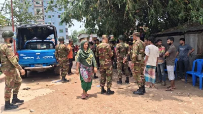 At least 25 were injured in a clash after workers besieged a Sreepur factory over a workers death, prompting army and police deployment to restore order on Tuesday morning, June 03, 2025. Photo: Dhaka Tribune