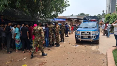 At least 25 were injured in a clash after workers besieged a Sreepur factory over a workers death, prompting army and police deployment to restore order on Tuesday morning, June 03, 2025. Photo: Dhaka Tribune