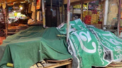 Many shops are off at kitchen market. Photo: Bangla Tribune