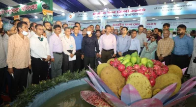 Agriculture and Home Affairs Adviser Lt Gen (retd) Md Jahangir Alam Chowdhury inaugurated the National Fruit Fair. Photo: Dhaka Tribune