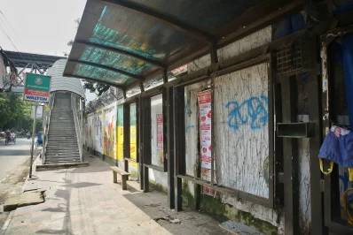 Encroached and neglected commuter shelters across Dhaka continue to worsen public suffering during rain, exposing the city corporations inaction. Photo: Mehedi Hasan/Dhaka Tribune