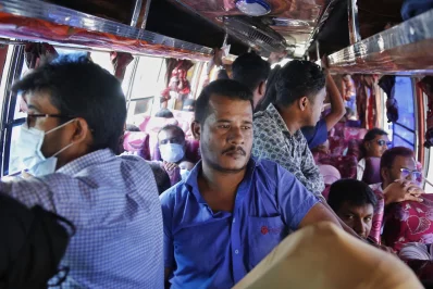 Passengers crowd a pink bus operating on the Gazipur-Gulistan-Shimultali route in Dhaka, showing how the interim governments ticket counter-based pink bus service has reverted to the typical disorderly local bus system five months after its launch, on Wednesday, June 25, 2025. Photo: Mehedi Hasan/Dhaka Tribune