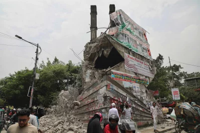 Projonmo Chattar monument was dismantled overnight on Saturday, July 12, with OC Khalid Mansur confirming that the Ministry of Housing and Public Works carried out the demolition. Photo: Mehedi Hasan/Dhaka Tribune