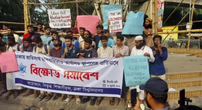 Dhaka University students held a demonstration at the Raju Memorial Sculpture opposing the plans to establish a United Nations Human Rights Office in Dhaka. Photo: Dhaka Tribune