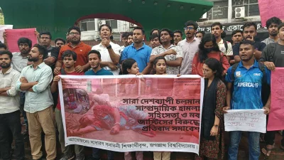 Students of Jagannath University, along with members of Chhatra Dal and Chhatra Odhikar Parishad, march through the campus on Monday, July 28, 2025, protesting recent communal attacks and incidents of mob violence across the country. Photo: Dhaka Tribune
