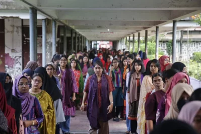 Women voters are seen standing in line to cast their votes. Photo: Mehedi Hasan/Dhaka Tribune
