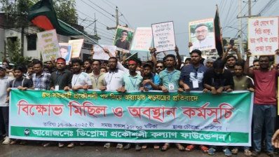 Diploma engineers block the Dhaka&ndash;Mymensingh highway at Chandana Crossroad in Gazipur on Wednesday, September 17, 2025. Photo: Dhaka Tribune