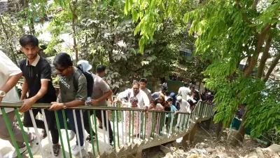 Cox`s Bazar teems with tourists despite rain. Photo: Dhaka Tribune