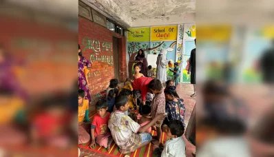 The School of Ghashful conducts informal education sessions near Dhaka University, providing basic learning, health awareness, and personal development support for working children. Photo: Dhaka Tribune