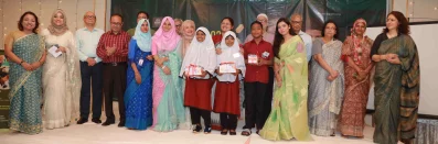 Students receiving prizes from the distinguished guests