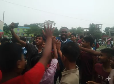 Ghanaian footballer Diamond surrounded by enthusiastic local fans (Shishir Hoque)