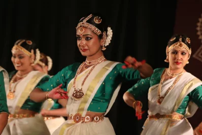 Navapallava 2 — A Bharatanatyam recital by adult beginner students. Photo: Mehedi Hasan