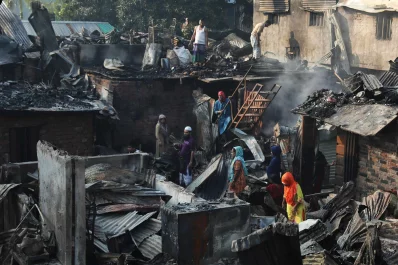 Korail slum fire fully extinguished after 16 hours; homes reduced to ashes and the dreams of hundreds of families shattered. Photo: Mehedi Hasan/Dhaka Tribune