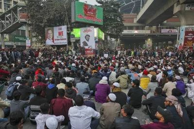 Leaders and activists of his organization, along with people from various walks of life, blocked the Shahbagh intersection for four hours demanding justice for the murder of Inqilab Mancha’s spokesperson Sharif Osman Bin Hadi. Photo: Mehedi Hasan/Dhaka Tribune