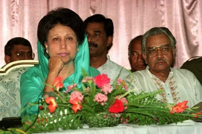 File: Bangladesh Nationalist Party (BNP) Chief Khaleda Zia (L), with BNP spokesman Anwar Zahid, listens to a question June 14 during a press conference in Dhaka, Bangladesh. Photo: AFP
