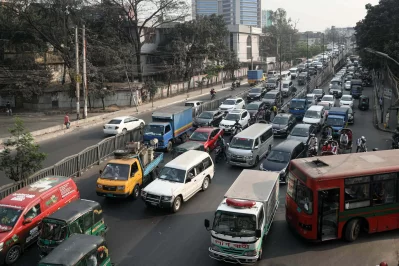 Heavy traffic slows the pace of Dhaka in Banani and Tejgaon before iftar on February 22, 2026. Photo: Abul Hayat Rahadh/Dhaka Tribune