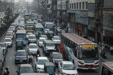 Heavy traffic slows the pace of Dhaka in Banani and Tejgaon before iftar on February 22, 2026. Photo: Abul Hayat Rahadh/Dhaka Tribune