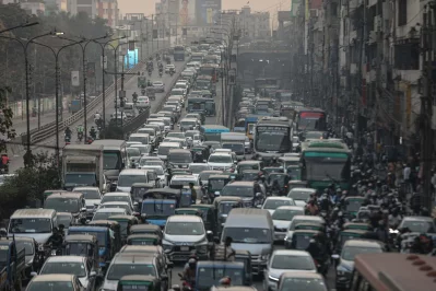 Heavy traffic slows the pace of Dhaka in Banani and Tejgaon before iftar on February 22, 2026. Photo: Abul Hayat Rahadh/Dhaka Tribune