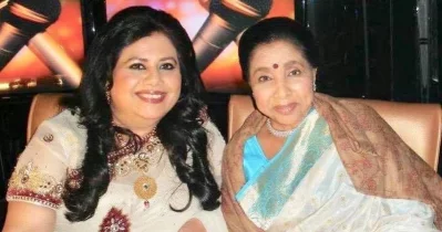 Asha Bhosle and Runa Laila. Photo: Runa Laila&rsquo;s Facebook page