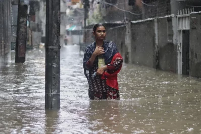 Despite widespread waterlogging, residents continue shopping for daily essentials in Karwan Bazar, where days of monsoon rain have submerged roads and disrupted normal life in Dhaka on Sunday. Photo: Abir Ahmmed Shupto/Dhaka Tribune