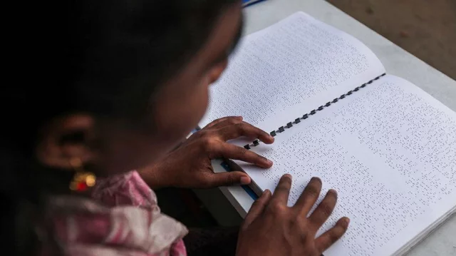 Connecting the dots of Braille text