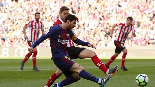 Messi takes Barcelona 11 points clear, Ronaldo hits four