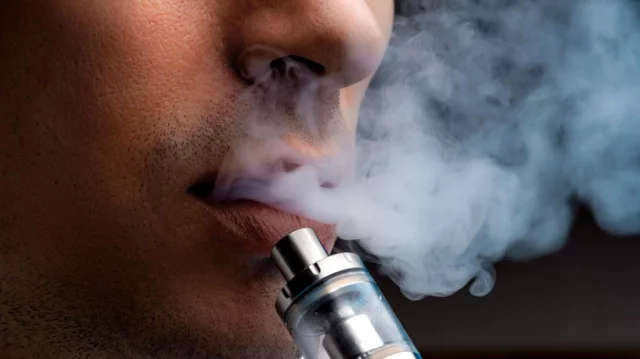 Smoking, vaping could compound impact of coronavirus